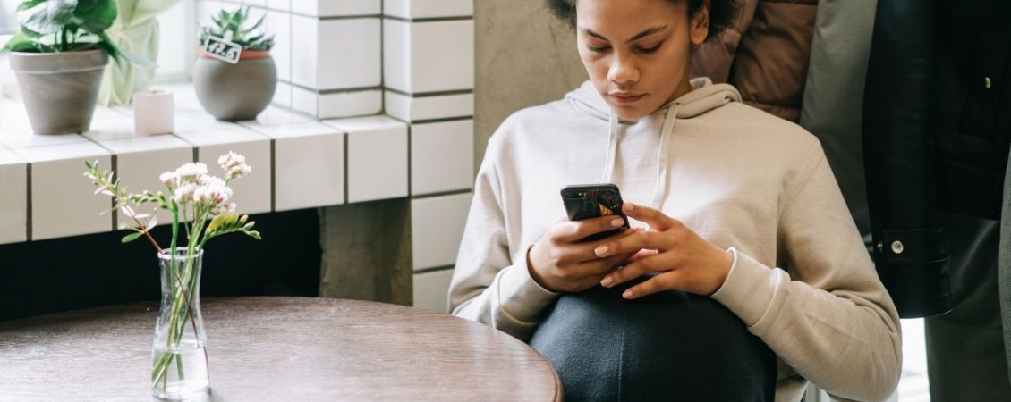 65% of Brits Say This Popular Messaging Habit Is Now a Dating Red Flag